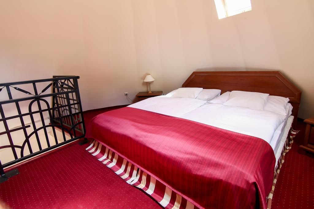 Hotel Kitty Miskolc Room photo